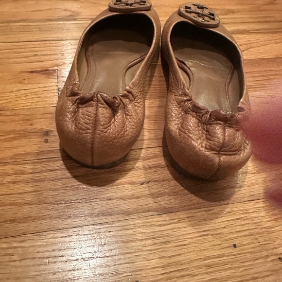 Tory Burch tan flats - Picture 3 of 4